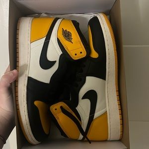 taxi yellow jordan’s size 7 in youths and size 8 in woman’s